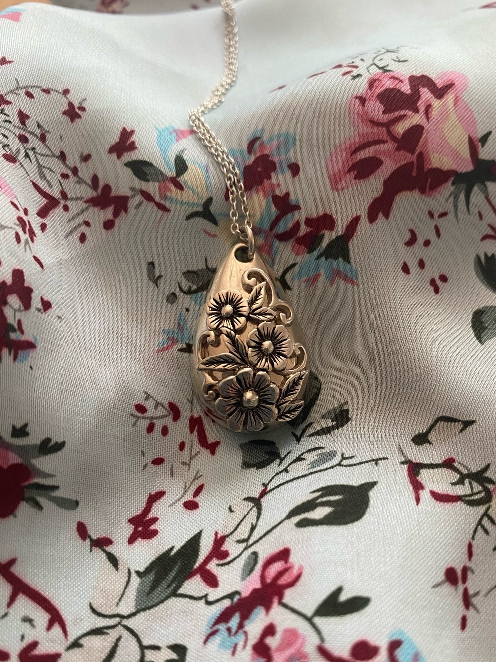 Sterling Silver Unique Floral Teardrop Pendant Necklace with 3D Flowers